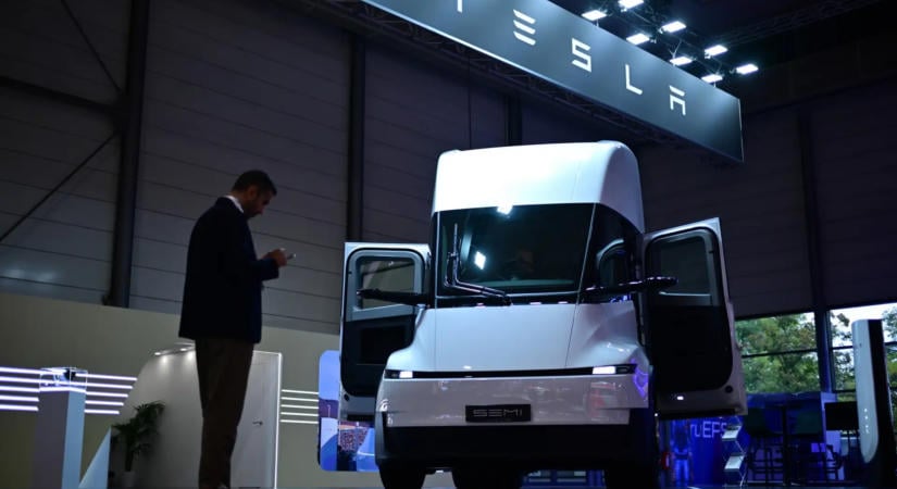 Kilenc évvel a bemutató után gördültek ki az első Tesla-kamionok a nevadai gyárból