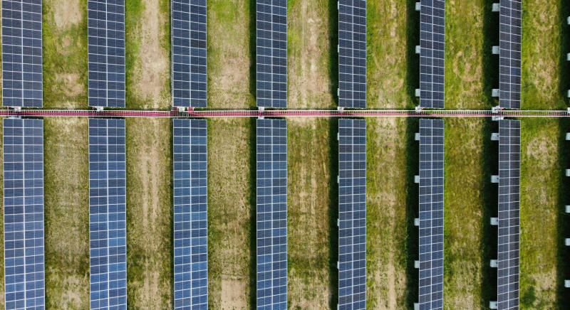 Ford: száz százalékban megújuló energiából gyártunk autót – Ez a napelempark lesz az alapja