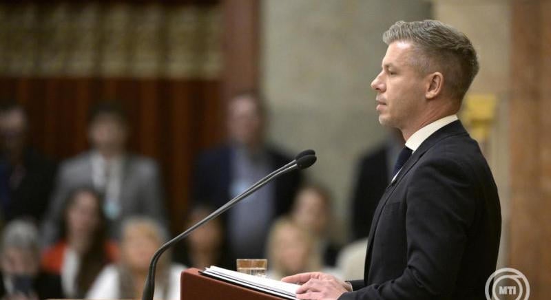 Magyar Péter elárult, mennyivel emelik a szakdolgozók bérét