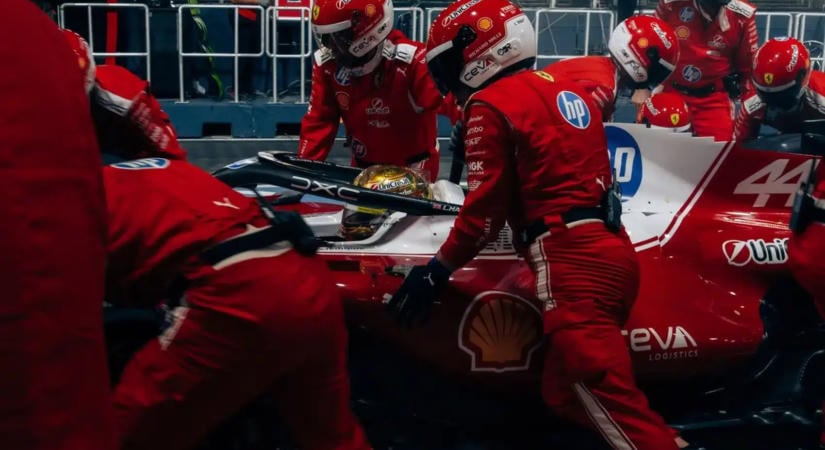 Újra együtt a világbajnoki duó a Ferrarinál: Hamilton visszakapta a mérnökét