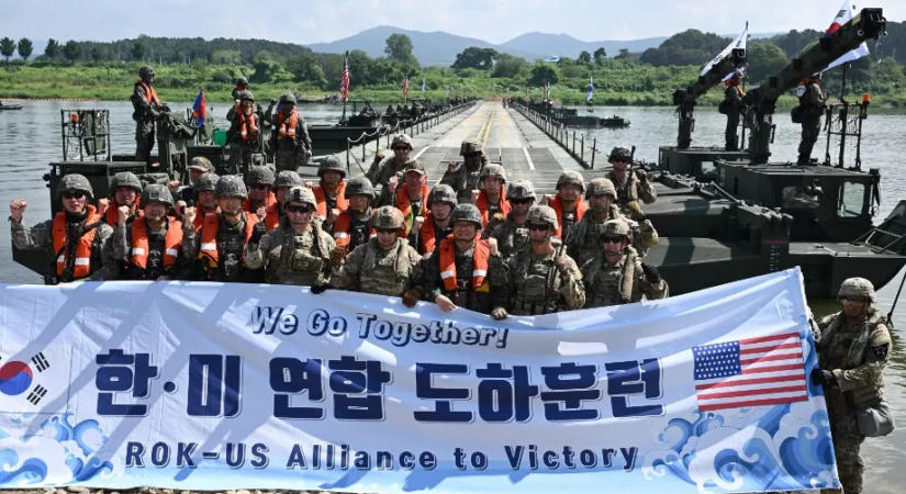 Hétfőn kezdődött és pénteken már véget is ér a dél-koreai-amerikai éves hadgyakorlat