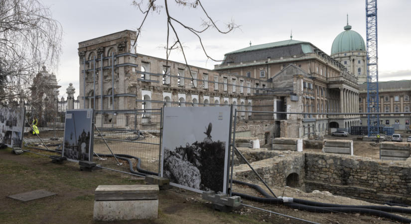 Leállítja a budavári palota újjáépítését a kormány