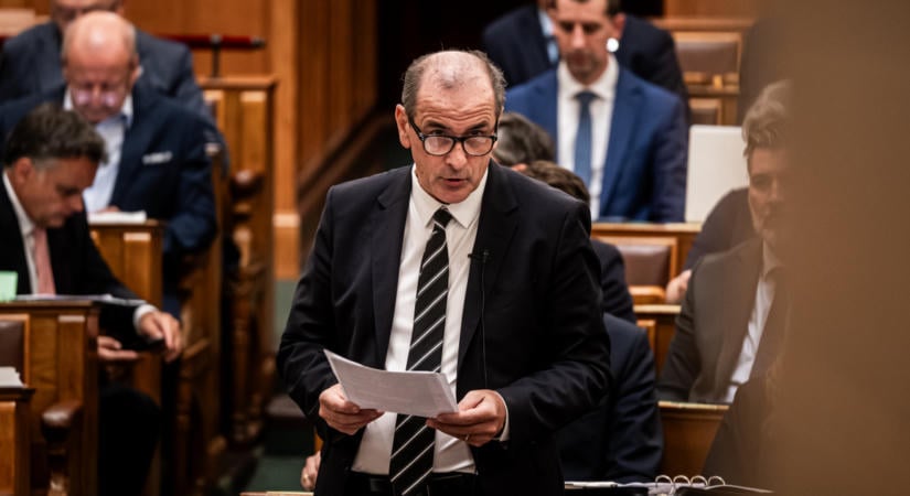 Hegedűs Zsolt közzétett egy levelet, amiben Takács Péter azt írta: „oda kéne b*szni” az orvosi kamarának