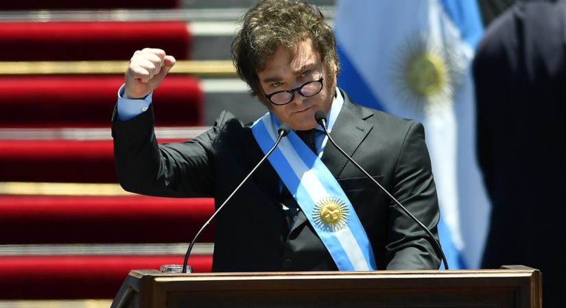 Zuhanó népszerűsége miatt az argentin Trianonhoz nyúlna Javier Milei