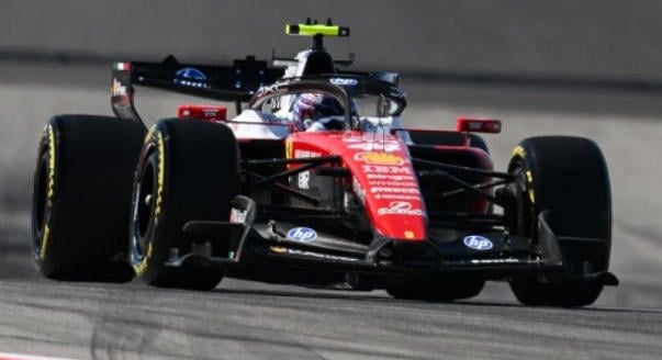 Hamilton az élen Austinban az időmérő előtt