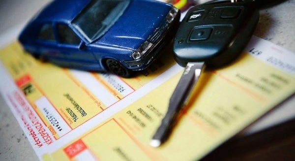 Csökkent a személyautók kötelező felelősségbiztosításának átlagdíja