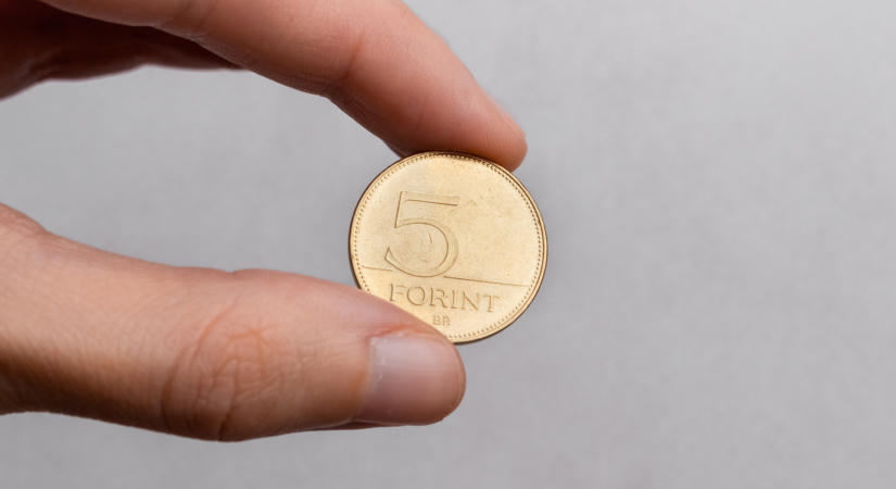 Erősödéssel indítja a hetet a forint