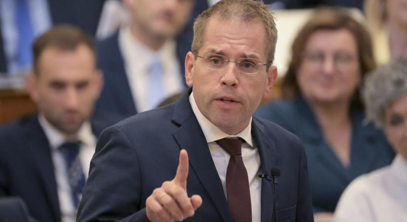Ruff Bálint már sejti, miért titkolta el Lázár János a 2014-es utazásait