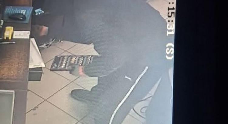 Betörtek a miskolci dohányboltba