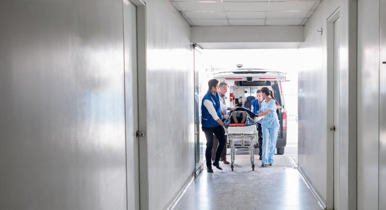 Részegen belógott a strandra, aztán ugrott egy fejest: eszméletlenül húzták ki a vízből