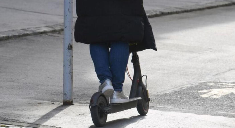 Azonnal előállították a rendőrök a Mezőtúron ittasan cikázó rolleres férfit