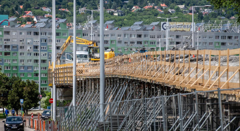 Iskolakezdés előtt, vasárnap hajnalban Budapesten újraindulhatott a Flórián téri felüljáró forgalma