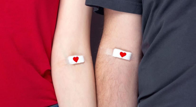 Retró véradás Kőröstetétlenen – a régi idők hangulatával várják a segítőket
