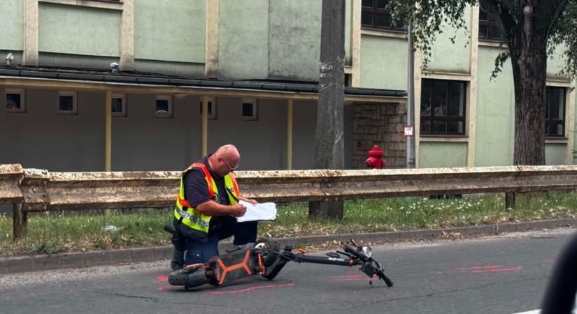 Jöhet mellé a jogosítvány és a sebességkorlátozás – végre szabályozzák az elektromos rollereket!