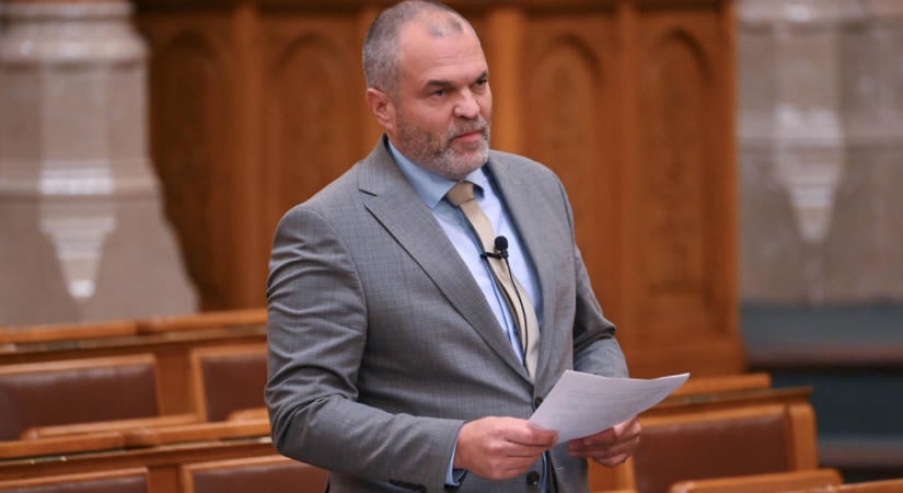 „Szánalmas lettél és kiábrándító” – nekiment a Tisza Párt képviselője Hadházy Ákosnak