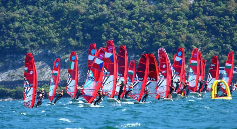 Kossovics Máté a bajnok a szörfösök foil kategóriájában