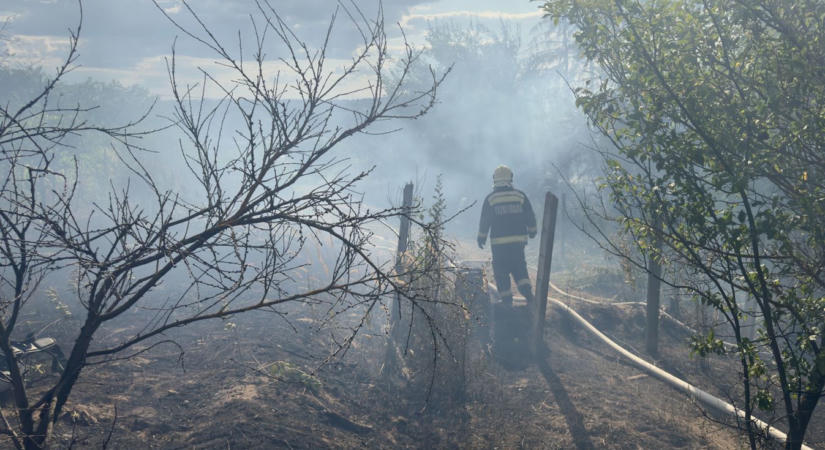 Rengeteg a tűz, hatvanszor riasztották a lánglovagokat