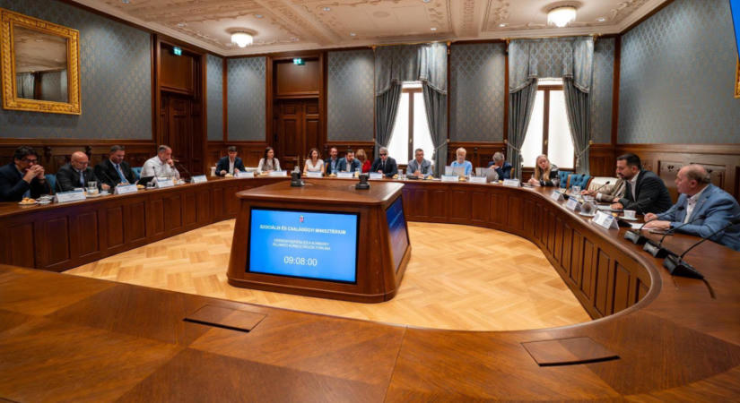 Üdvözlik a szakszervezetek a kormány nyitását – ismertették az elvárásaikat