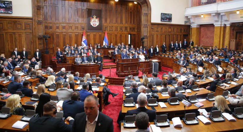 Kezdeményezi a parlament feloszlatását a szerb kormány