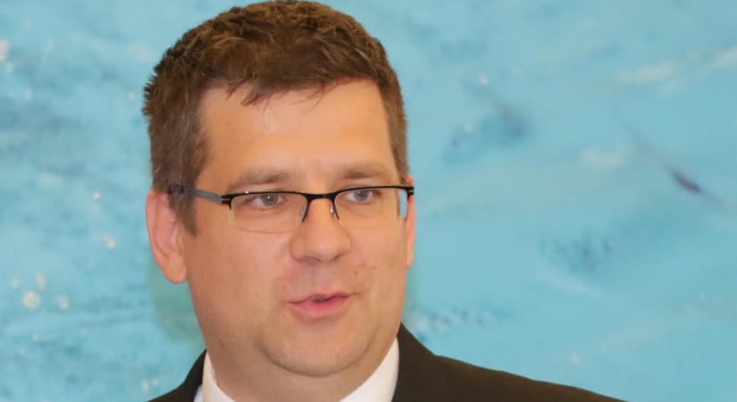 Döbbenetes számok: ennyi vagyont bukhat a letartóztatott Seszták Miklós
