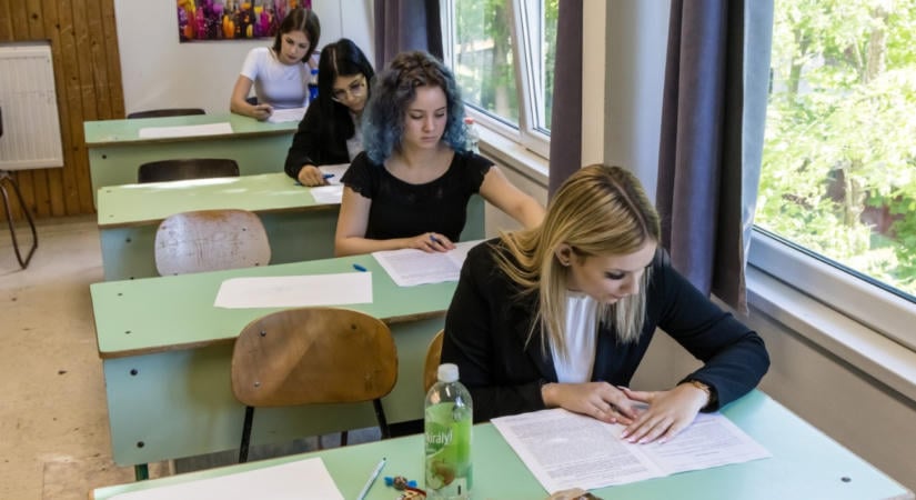 Hétfőn dördül a startpisztoly, kezdődnek az őszi érettségik