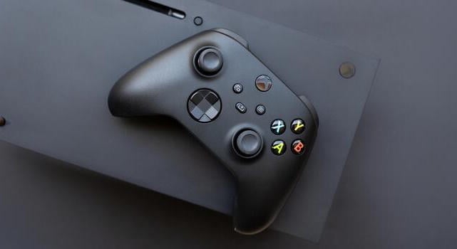 Tessék felkötni a gatyát, akár 1800 dollár is lehet az új Xbox!