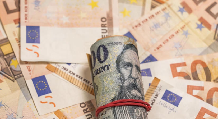 Látványosan gyengült a forint a dollárral szemben