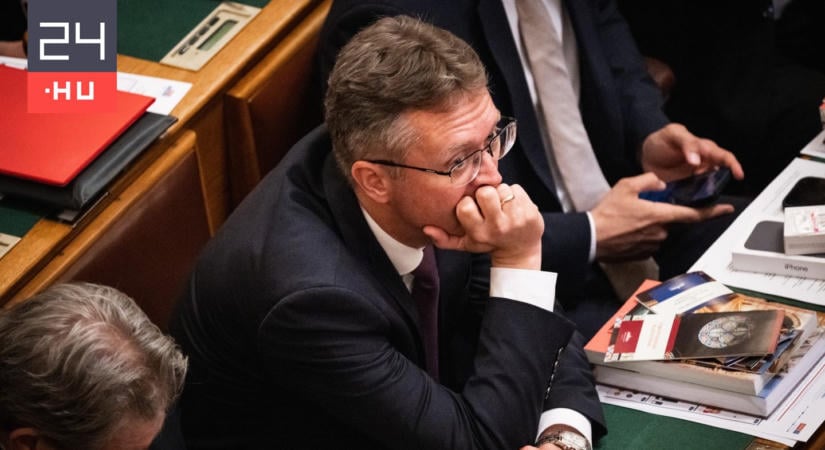 A keresztre feszített Jézus jutott eszébe Hankó Balázs őrizetbe vételéről a feleségének