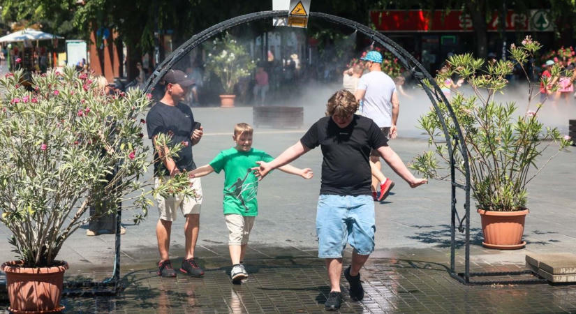 Hőségriadó Egerben: így próbálták átvészelni a forróságot a városban – fotókkal