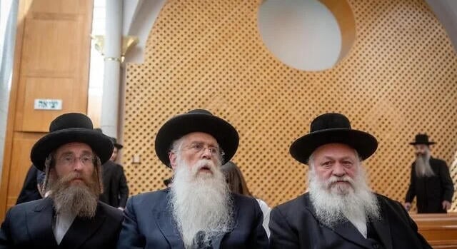 Az izraeli miniszterelnökre dühös ultraortodoxok lehetővé tehetik egy Eisenkot vezette kormány megalakulását