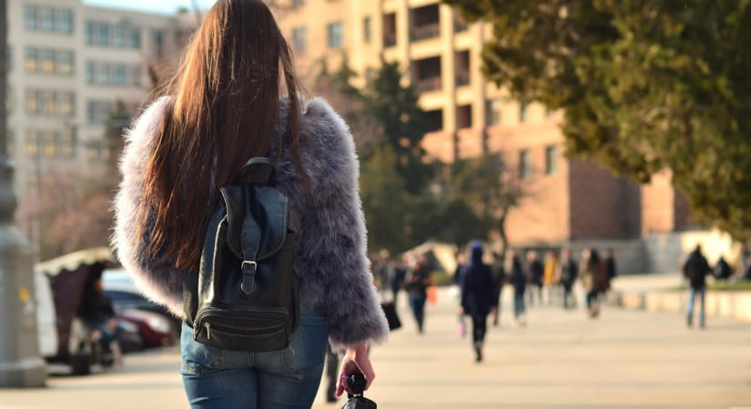 Visszatért a skinny jeans: 6 sztár, aki 2026-ban újra elővette a szűk farmert