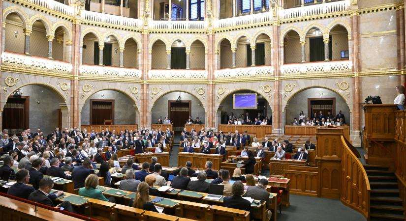 Tisza-kormány: benyújtották a gigacsomagot, mától élnek az új devizahiteles szabályok