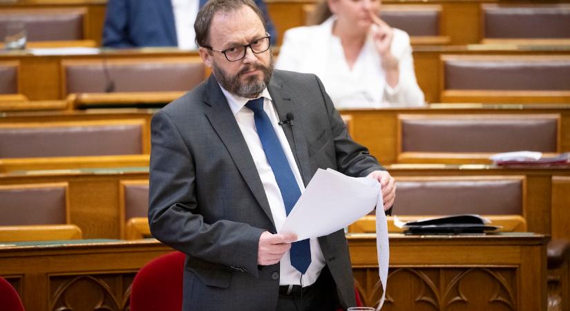 Kármán András a parlamentben elmondta, már rövid távon lesznek adóváltozások