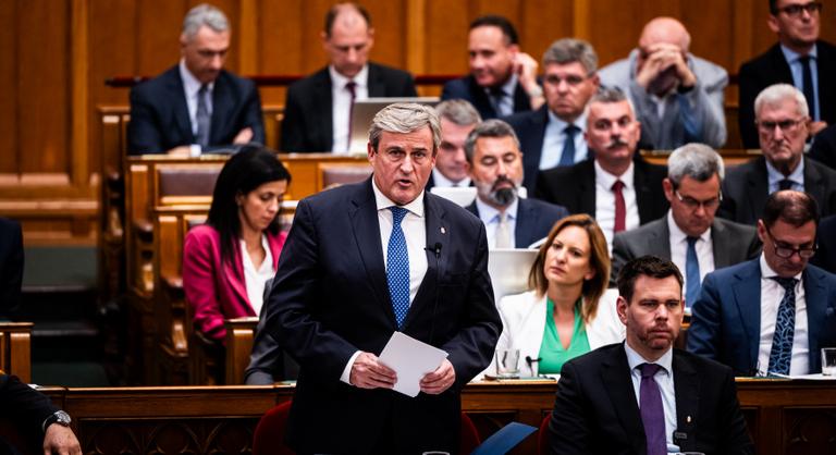 Változás jöhet a gazdasági miniszter jogköreiben, kikerülhet a kezéből egy fontos döntés