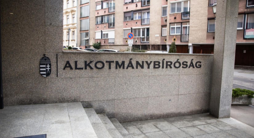 A Magyar Helsinki Bizottság sürgeti az alkotmánybírák megválasztásának reformját