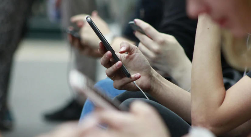 Jó hírt kaptak a telekomosok: korlátlan mobilnetet kapnak a hosszú hétvégére