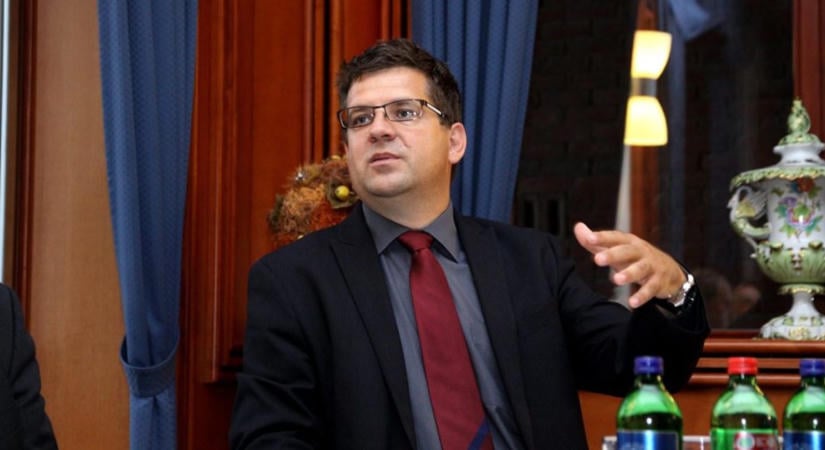 Seszták Miklós lehet az első nagy hal
