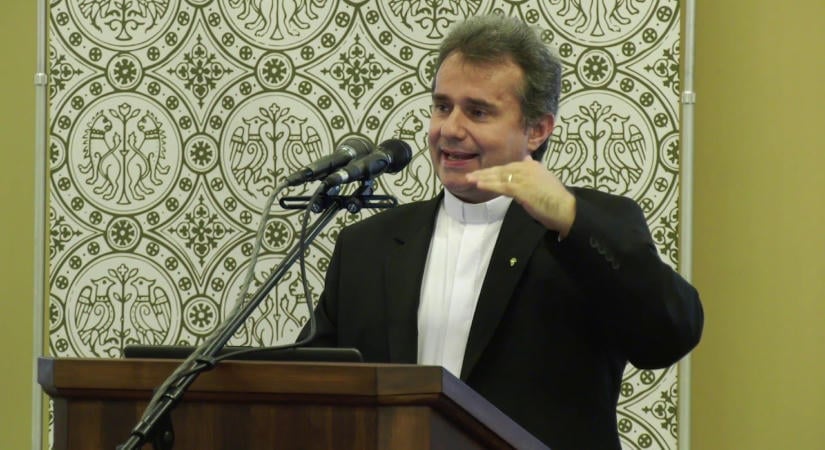 Papp Miklós: Az egyházak átfogó segítséget szeretnének nyújtani a krízisterhességben