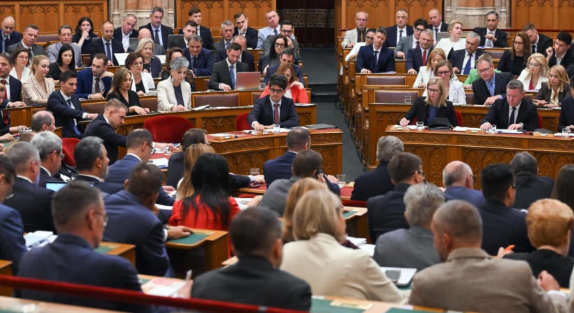Elnökhelyetteseket választhat ma a parlament az NVVH-ba