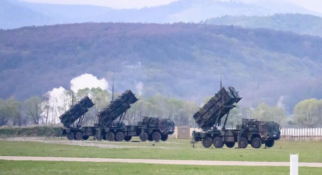 Ukrajnának megengedték, hogy fegyvereket és lőszert vásároljon a NATO ügynökségén keresztül – FT