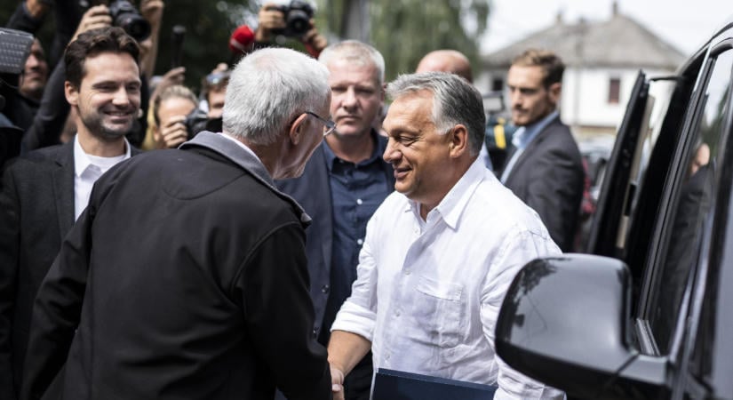 Két levél, válasz nélkül: Orbán Viktor vár a törvény szerint neki járó titkárságára