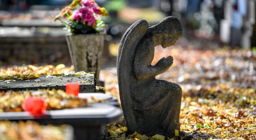 Így lesz nyitva a Debreceni Köztemető mindenszentekkor és halottak napján