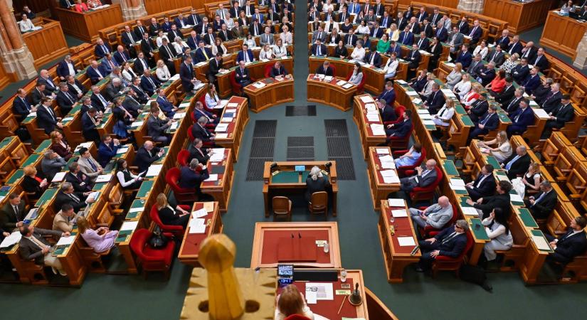 Vitézy Dávid felszólalásával kezdődik a parlament rendkívüli ülése