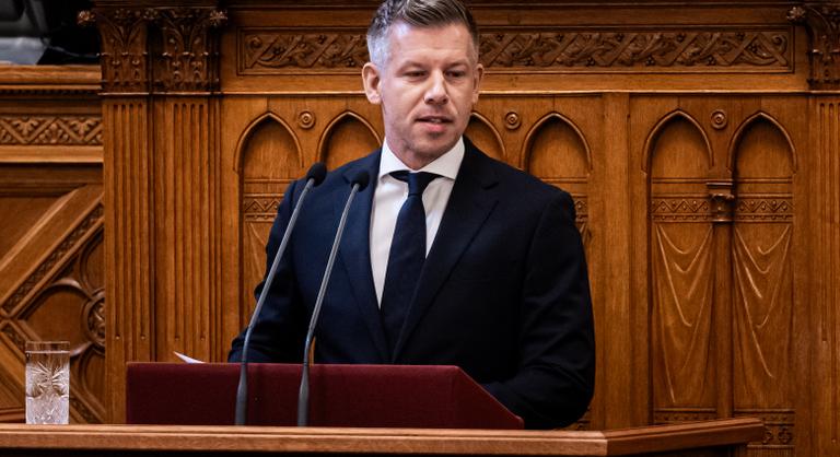 Magyar Péter Szijjártó Péterről: A BYD-hoz szerződni egyet jelent a Kínai Kommunista Párt szolgálatába állással