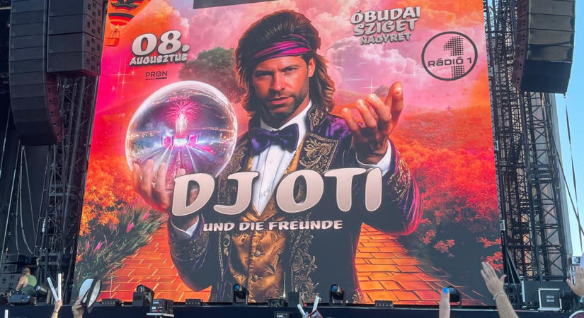 DJ Oti a levegőből dobta le a retro dinamitot az Óbudai-szigeten – fotókon az eddigi legnagyobb bulija