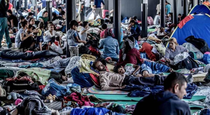 Káosz Ceutában: nem fért el minden migráns az ideiglenes befogadóközpontban