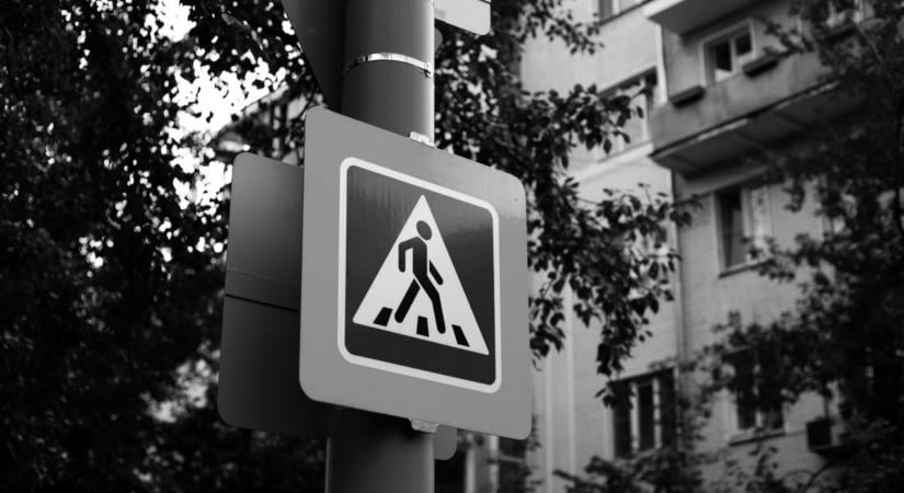 Elütöttek a zebrán egy gyalogost Sárváron, súlyos sérülést szenvedett