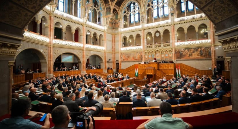 Döntött a parlament – felfüggesztették Seszták Miklós mentelmi jogát