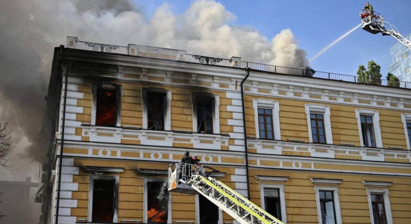 Kijev történelmi belvárosát érte dróntámadás, egy nő meghalt, többen megsebesültek