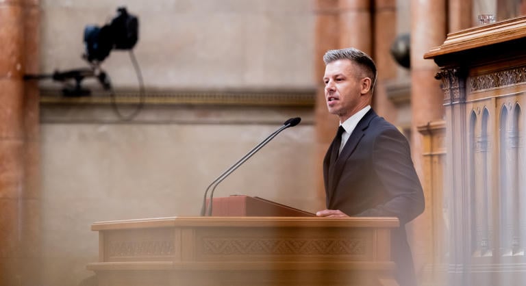 2030-ig fokozatosan vezeti be a kormány a nyugdíjas SZÉP-kártyát